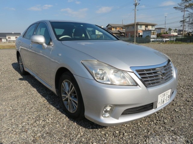 Toyota Crown Royal Saloon