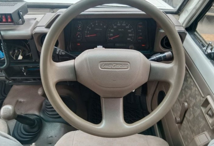 TOYOTA LAND CRUISER AMBULANCE