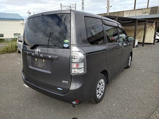 TOYOTA VOXY 2013