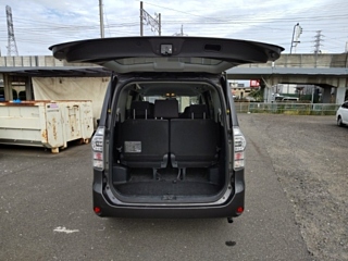 TOYOTA VOXY 2013
